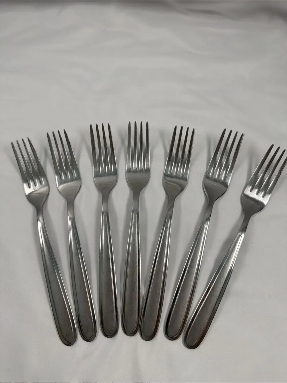 Set of 7 Oneida Peninsula Stainless Individual Dinner Forks Castle Jordan
